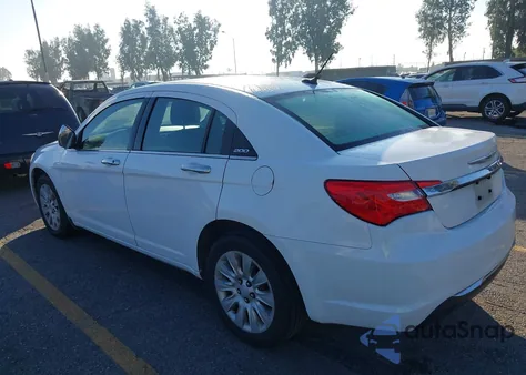 2014 Chrysler 200 Lx z USA, uszkodzony, nr VIN 1C3CCBAB5EN122951